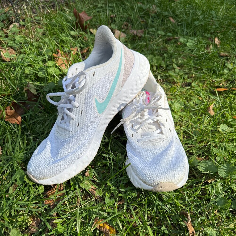 Nike Women's Revolution Sneaker - Size 11